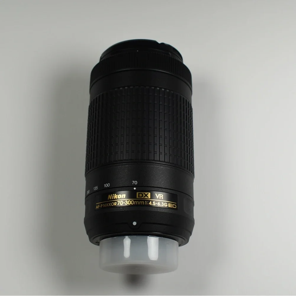 Nikon DX VR 70-300mm f/4.5-6.3 Telephoto Zoom Lens -like new